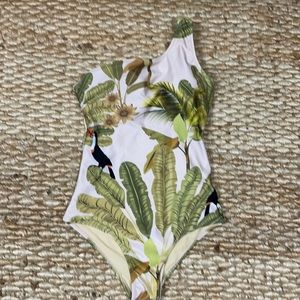 One shoulder bathing suit